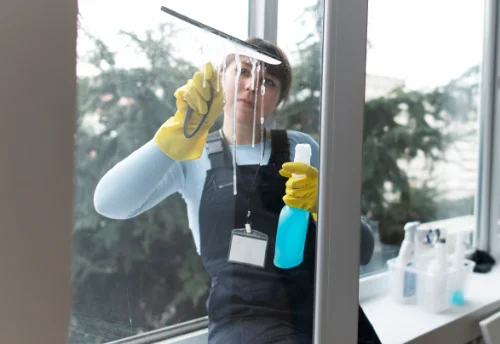 Nettoyage de vitres intérieures et extérieures à Orsay